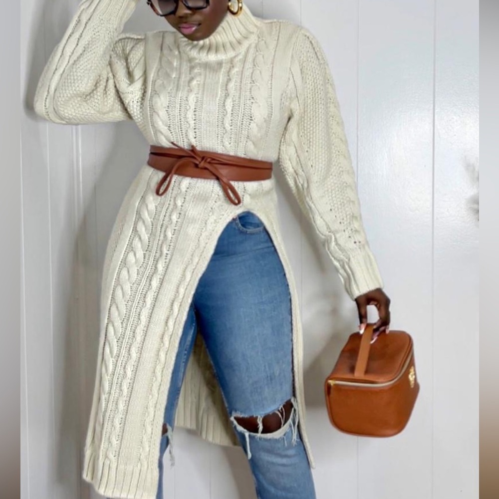 Looking for this Evangelina Sweater in Chalk
ASTR THE LABEL.
